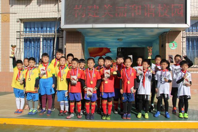 斯诺克世锦赛：丁俊晖暂时领先吉尔伯特 肖国栋淘汰周跃龙晋级